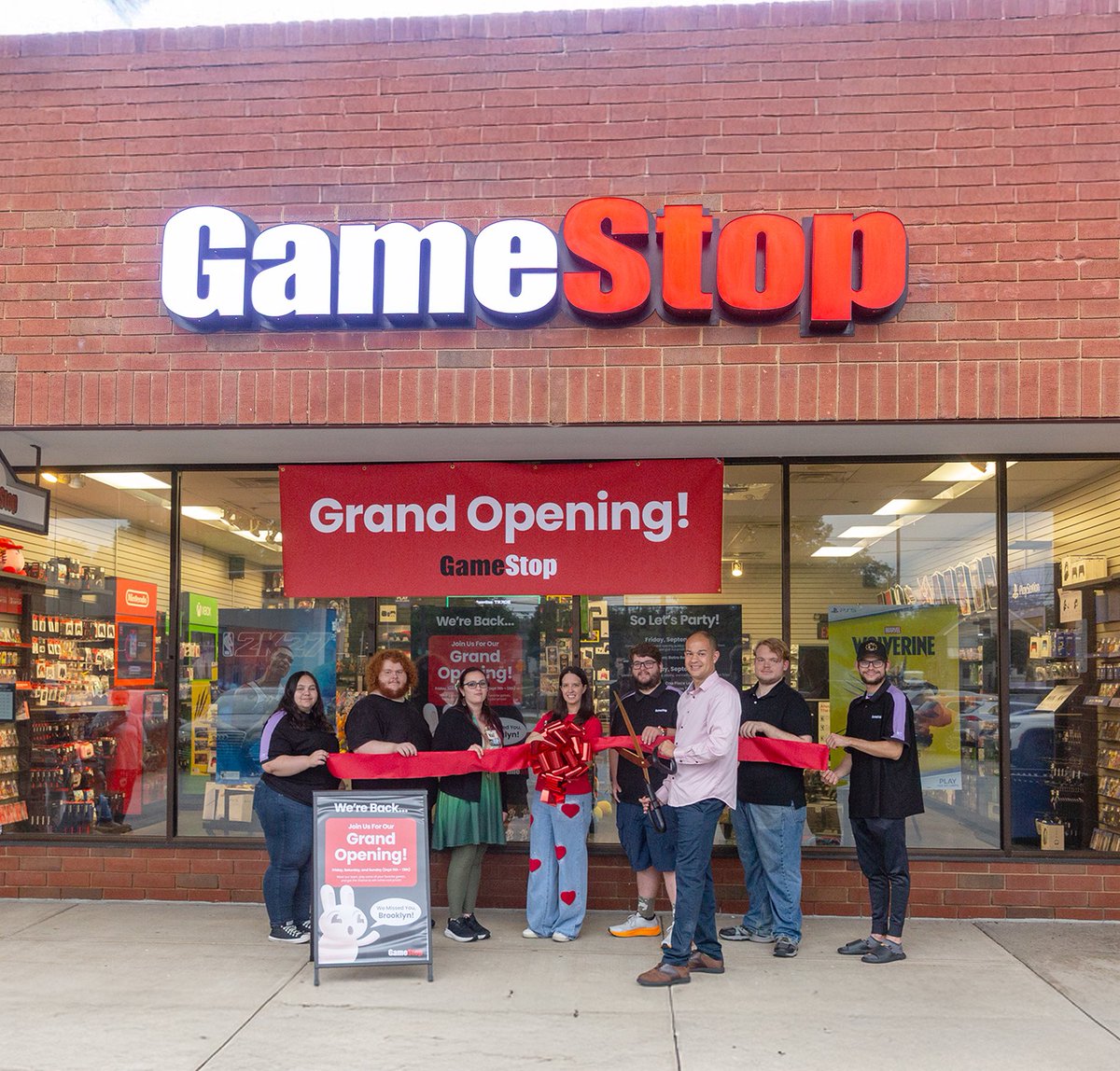 xMarketNews's tweet photo. BREAKING🚨 GAMESTOP ANNOUNCES THEY ARE OPENING PREVIOUSLY CLOSED STORES $GME https://t.co/YPgMSLKaV0
