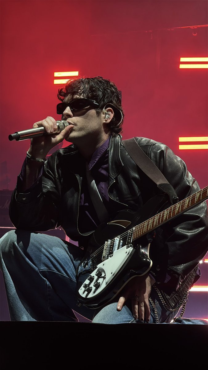 babyhcney's tweet photo. more of luke last night in cdmx 🩵🩵🩵 https://t.co/AYWmDpzbJs