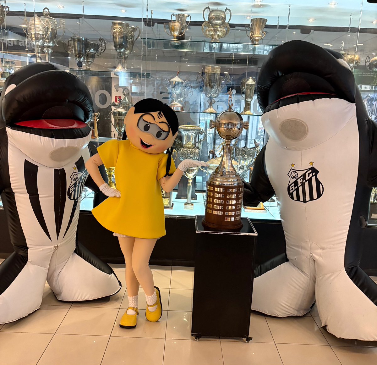 soidolosoficial's tweet photo. Dia de @SantosFC! Magali na Vila!! 🖤🤍⚽️ https://t.co/l7awuBlGFQ