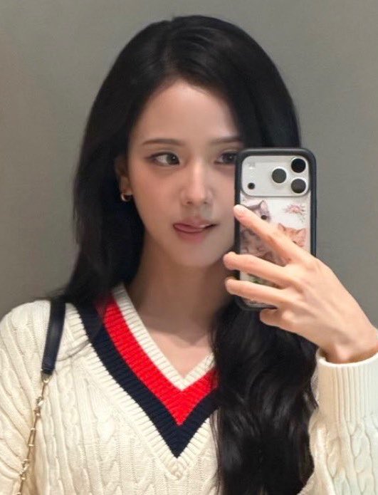 KIMJISOOVT's tweet photo. RT &amp; REPLY NOW !!! 

JISOO AT TOMMY SHOW
#JISOOxTommyHilfigerNYFW https://t.co/uqmBMOKl1n
