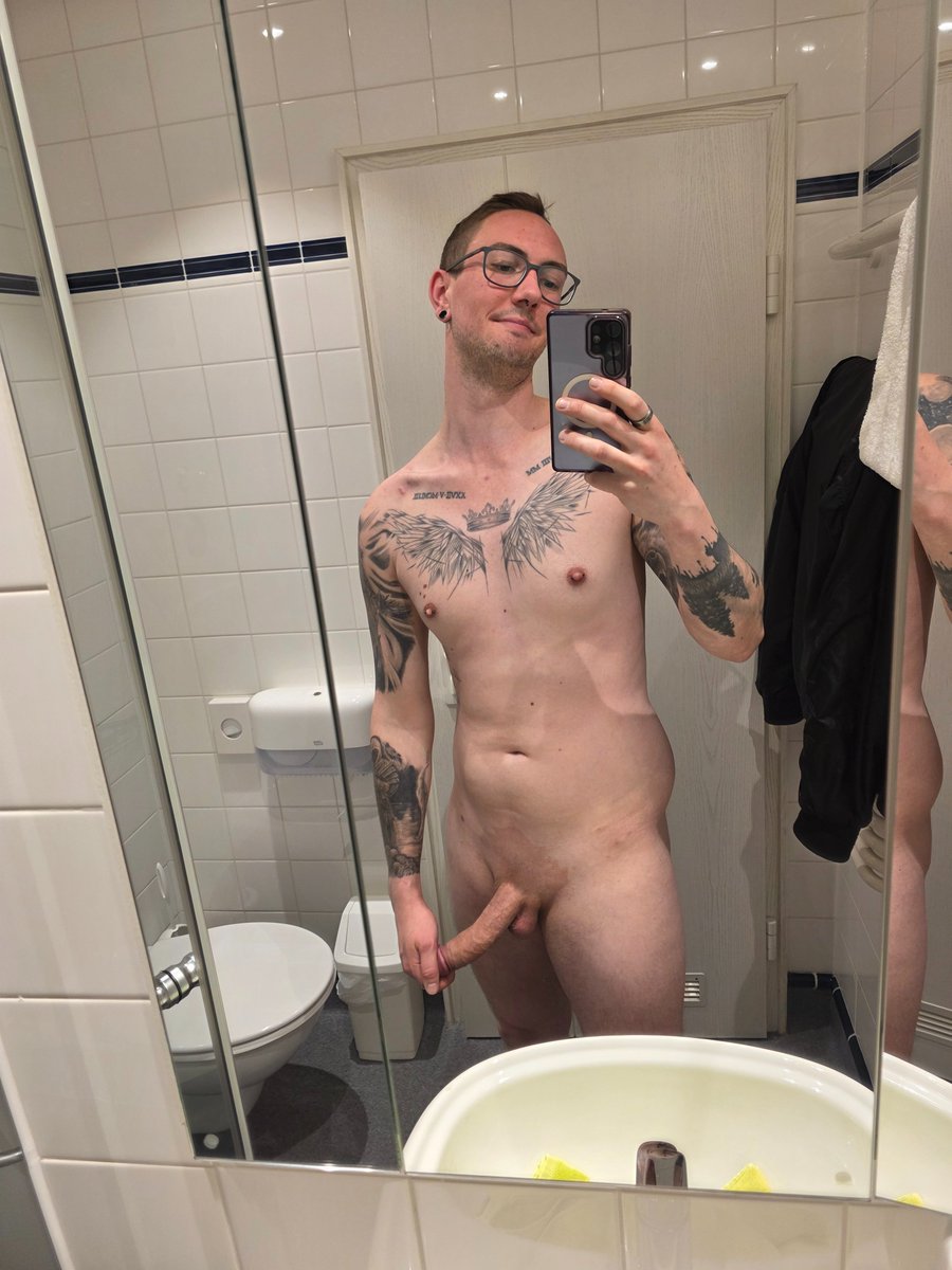 Prinzxluke's tweet photo. Horny afternoon 😍🫦

Get down on your knees and suck those hard 21cm Cock😈🍆💦

Did you see my New Blowjob Video?😍🫶
Its my best work🥵

New Blowjob Video on Bestfans😍🥵🔥
-50% Discount for my New Blowjob Video, Code: Prinzxluke😼🫦⬇️
https://t.co/E7bVmjyfOC https://t.co/fqYWZayYyh