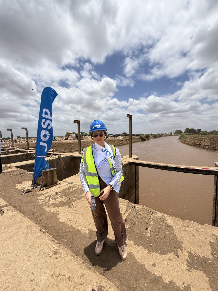 ArianeLuff's tweet photo. Exciting day in Jowhar witnessing the commencement of work in Sabuun Barrage, a core component of the broader JOSP scheme. Once complete, the scheme will reduce flood risk reduction and boost food security for 1.65 million people across 5 districts.
#josp #fao @FAOSomalia https://t.co/grJXlM7Nfx
