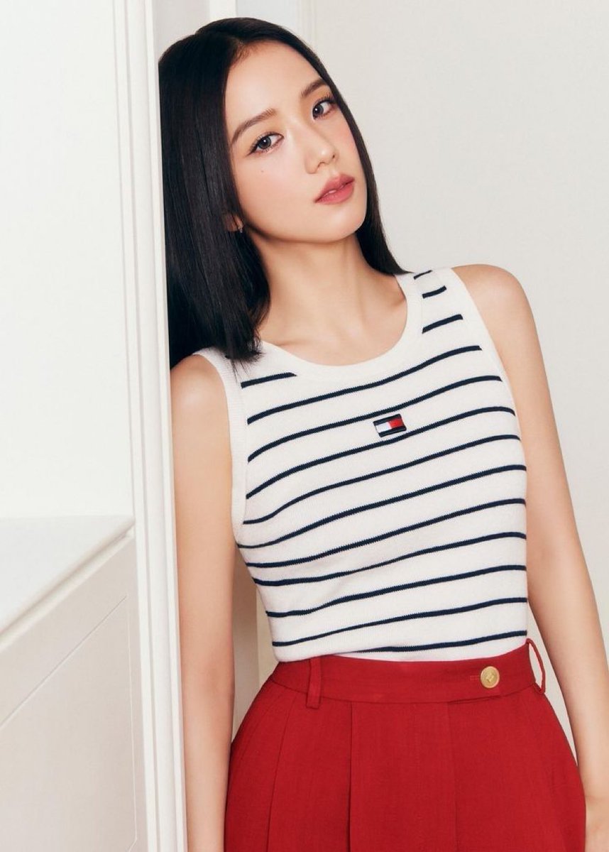 sooyaaph's tweet photo. JISOO AT TOMMY SHOW 
#JISOOxTommyHilfigerNYFW https://t.co/jhssT2SjK7