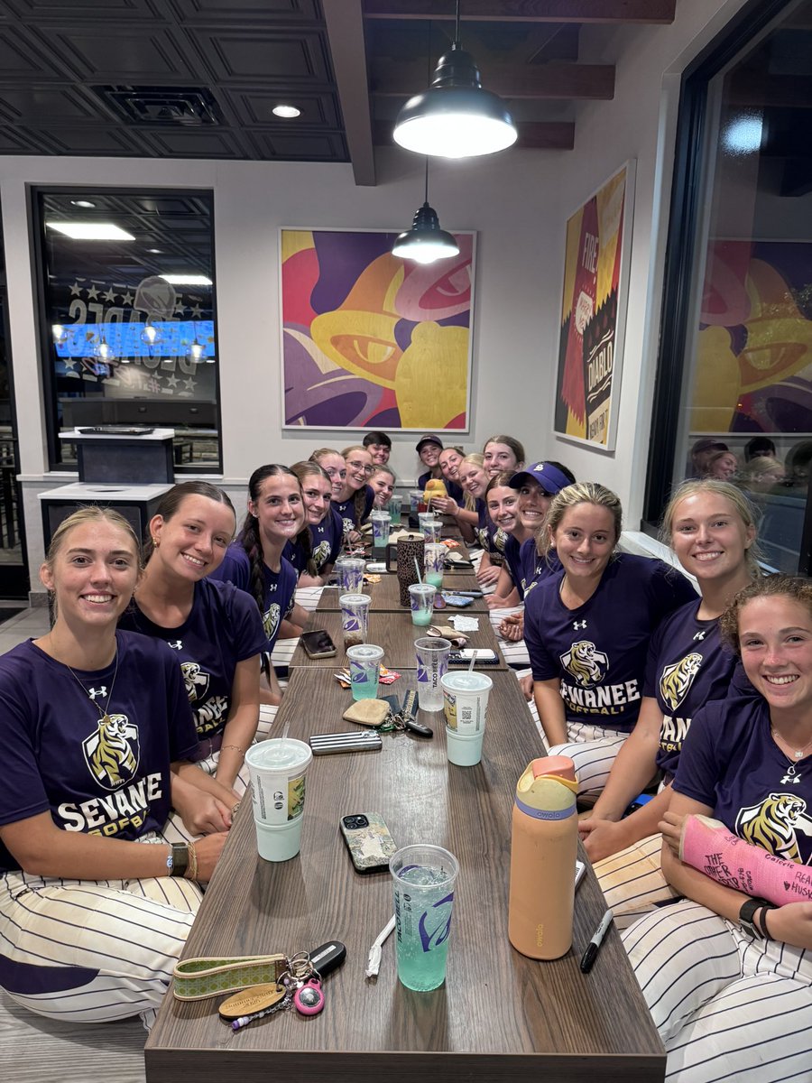 SoftballSewanee's tweet photo. Sewanee Softball had a (Baja) blast at Taco Bell after practice yesterday! 🐅 https://t.co/TJCdX4u5qX