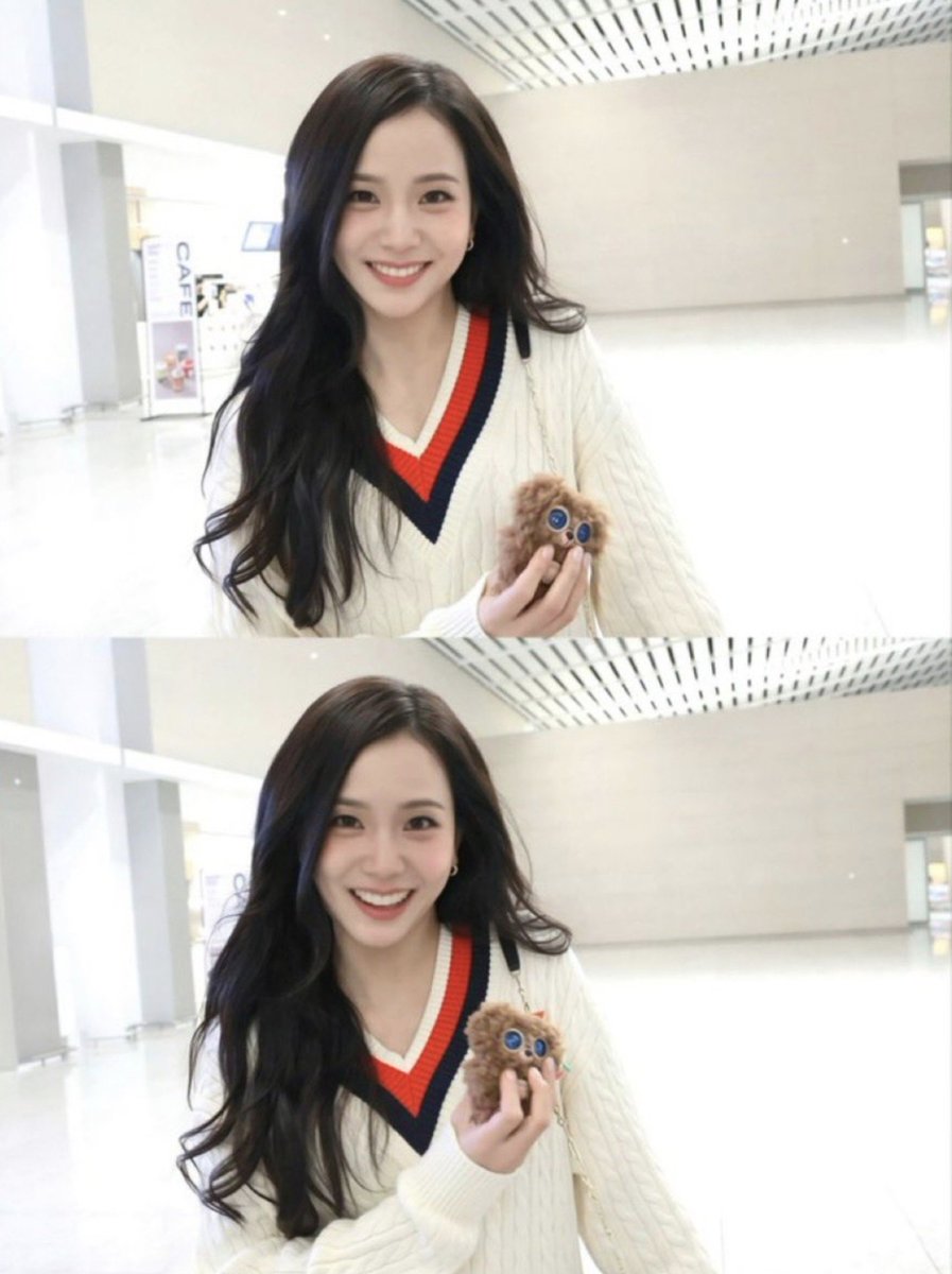 actressesjisoo's tweet photo. No matter in soft daylight or flashy stage lights, Jisoo’s facial features stay perfectly breathtaking and elegant.

JISOO AT TOMMY SHOW
#JISOOxTommyHilfigerNYFW https://t.co/tbMF2L4EwA