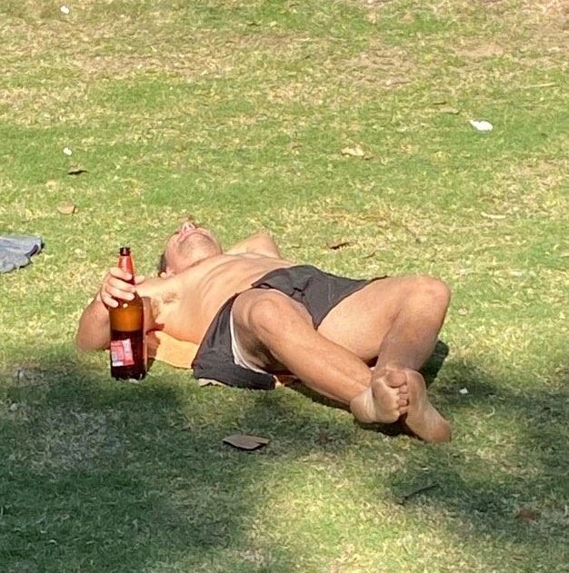 humanosdestafe's tweet photo. El santafesino promedio con 15min de sol: https://t.co/R656tuyZnR