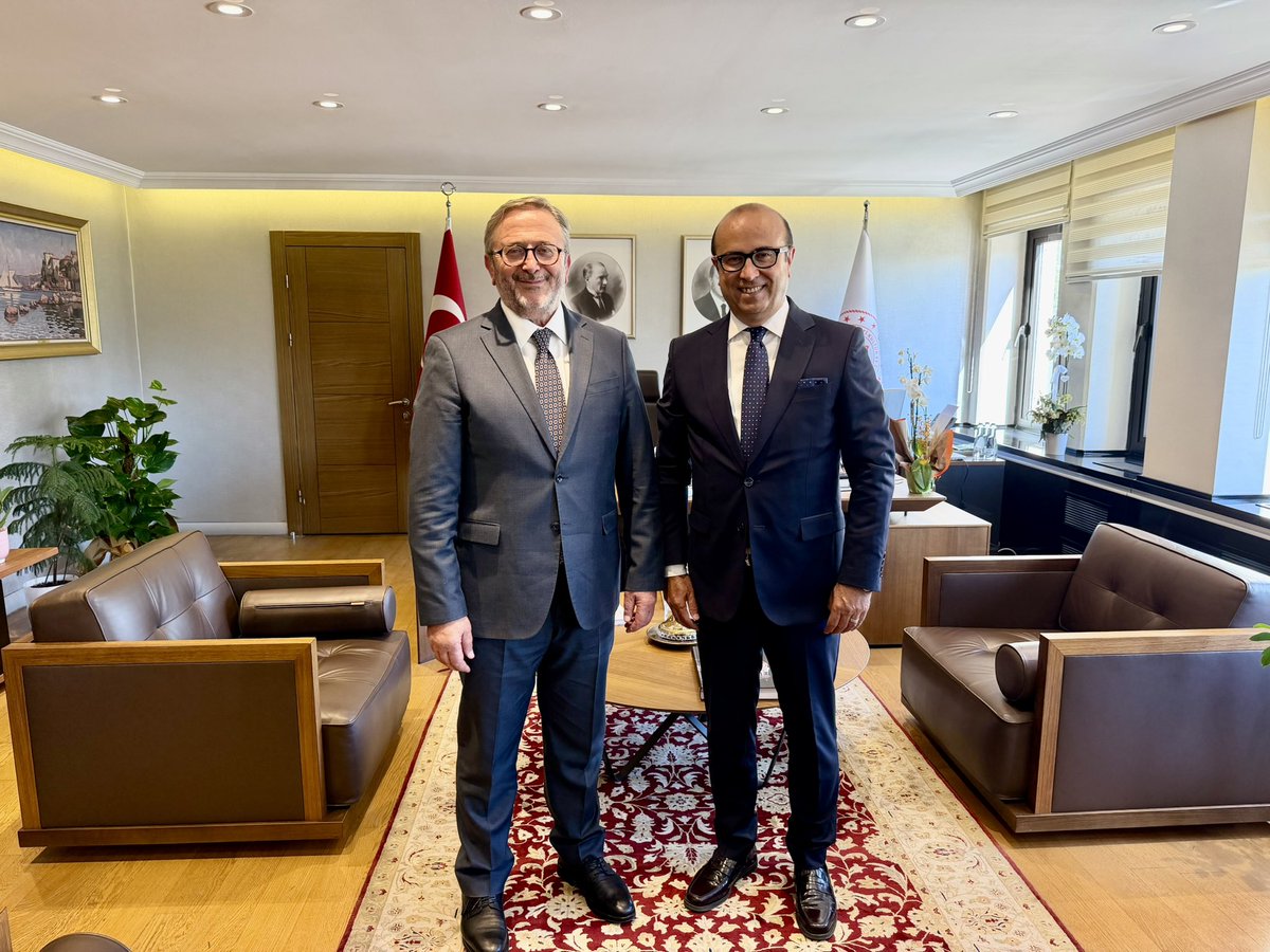 mhmetmazak's tweet photo. Kültür ve Turizm Bakan Yardımcılığı görevine atanan değerli hocamız Dr. Coşkun Yılmaz’ı ziyaret ettik.
Derin kültürel birikimi ve kıymetli tecrübesiyle ülkemizin kültürüne değer katması dileğiyle yeni görevinde  başarılar diliyorum. https://t.co/n4lq4DEu9G