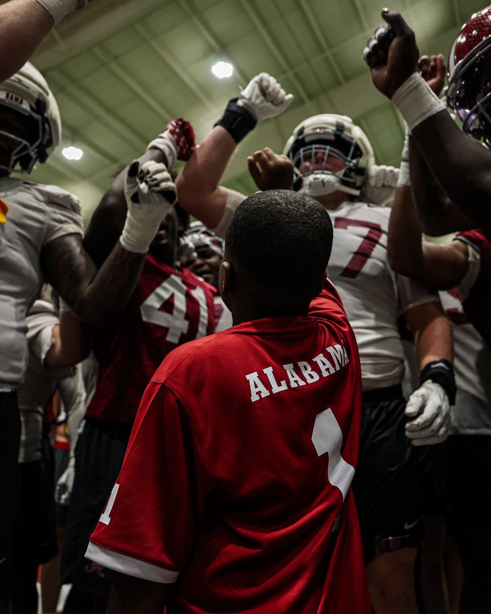 AlabamaFTBL's tweet photo. Tide Teammates ❤️ https://t.co/MW0RXqKDYw