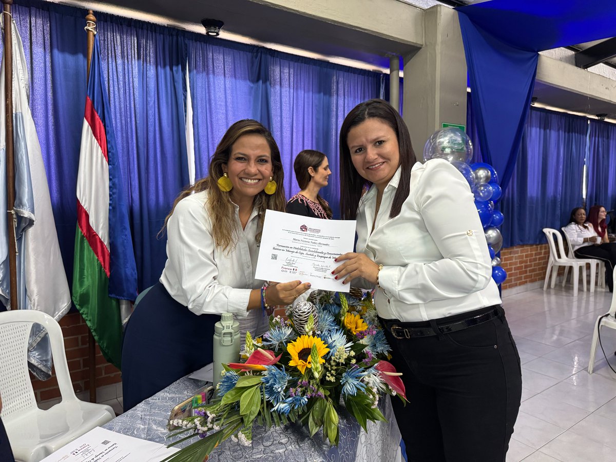 ValleCompromiso's tweet photo. MERA es una iniciativa financiada por Agence Française de Développement e implementada por @expertisefrance, en alianza con la @AlcaldiaDeCali y @ProPacificoOrg, a través de Compromiso Valle, y con la formación de @FunCarvajal. 👏 https://t.co/RBkyUeBMkj