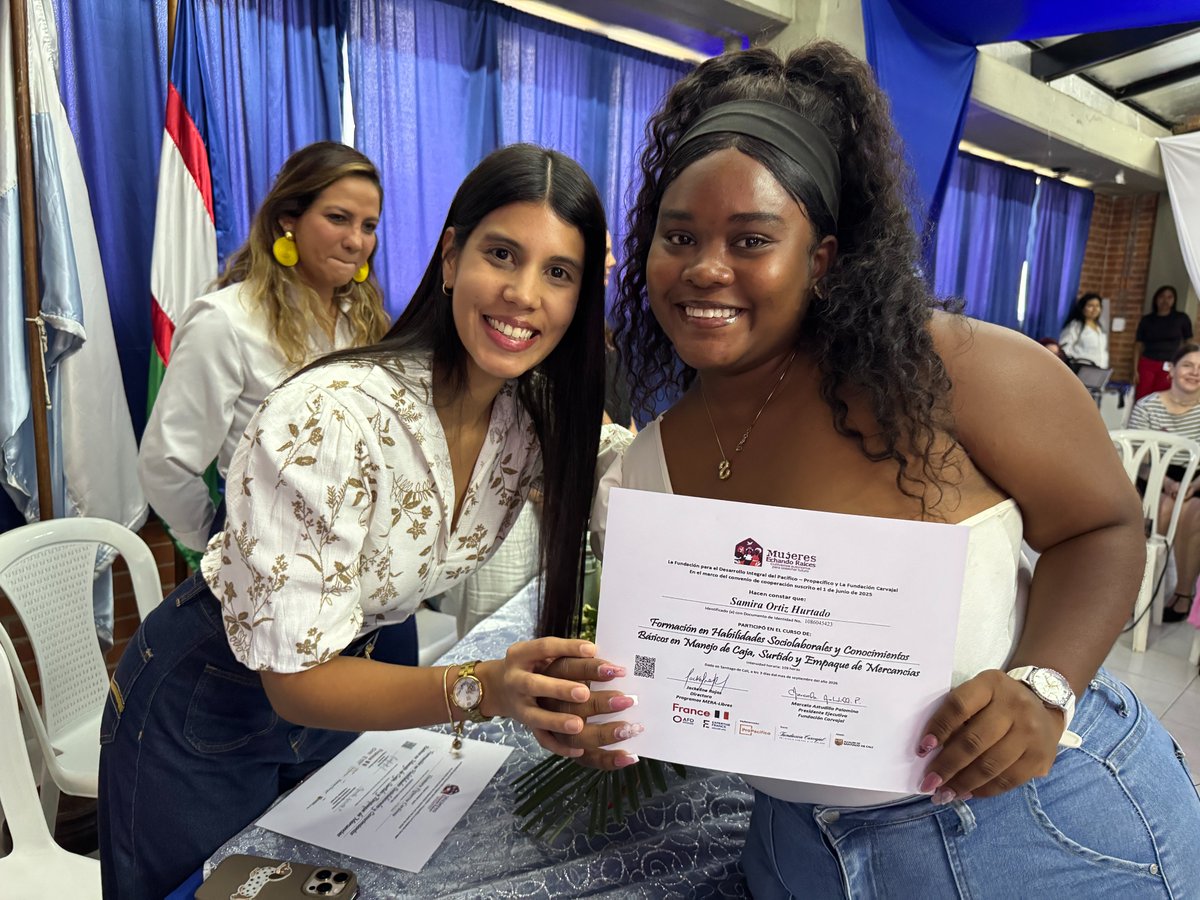 ValleCompromiso's tweet photo. MERA es una iniciativa financiada por Agence Française de Développement e implementada por @expertisefrance, en alianza con la @AlcaldiaDeCali y @ProPacificoOrg, a través de Compromiso Valle, y con la formación de @FunCarvajal. 👏 https://t.co/RBkyUeBMkj