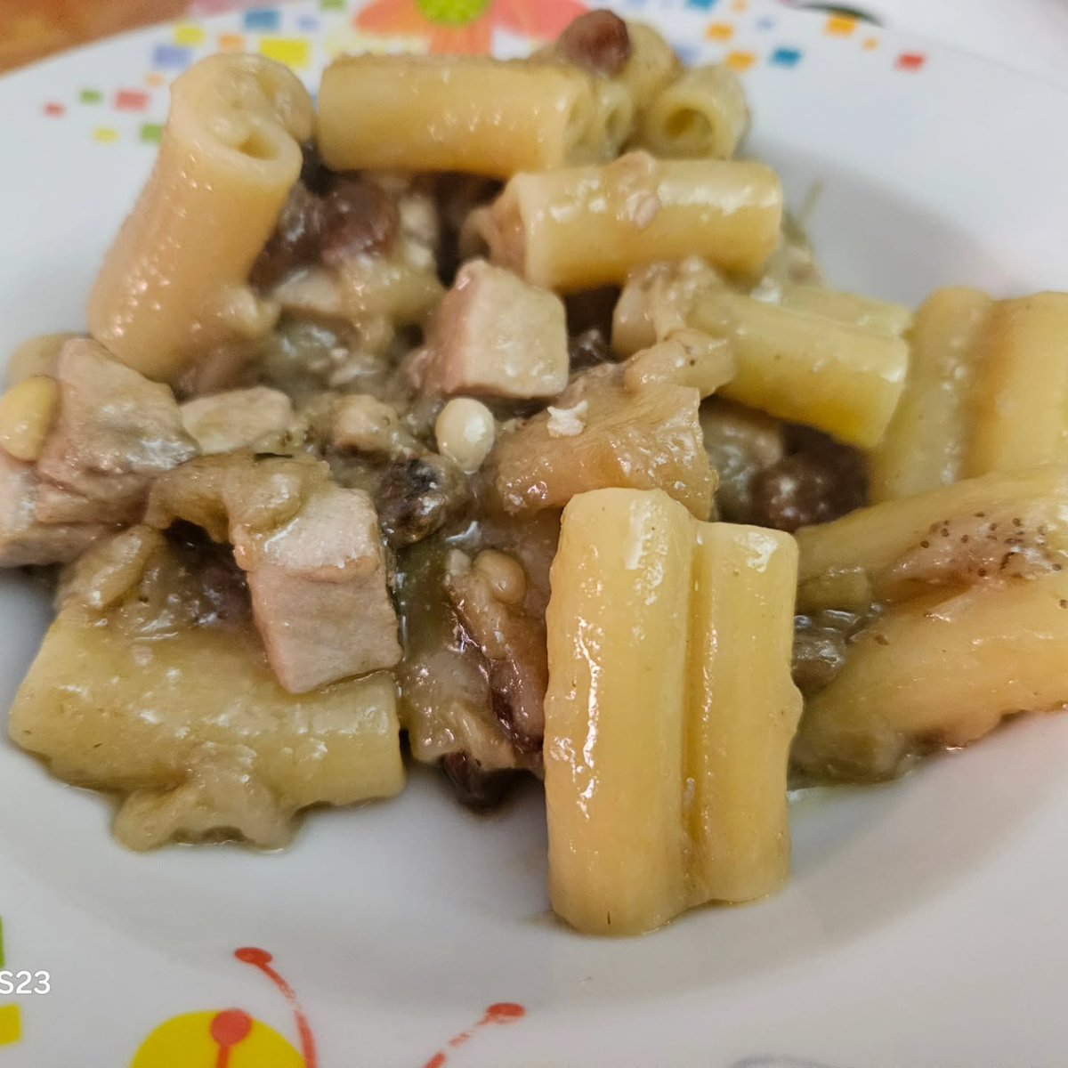 SoBostelman's tweet photo. Curly paccheri with swordfish, eggplant, raisins, and pine nuts https://t.co/xCtmViQTTH
