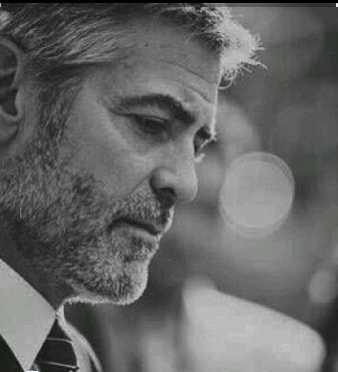 mahfoz1233's tweet photo. "تكمن قيمة الإنسان في قدرته على
أن يكون وحيداً دون أن يشعر بالملل 

ـــ إميل سيوران https://t.co/C5eAfqsciv