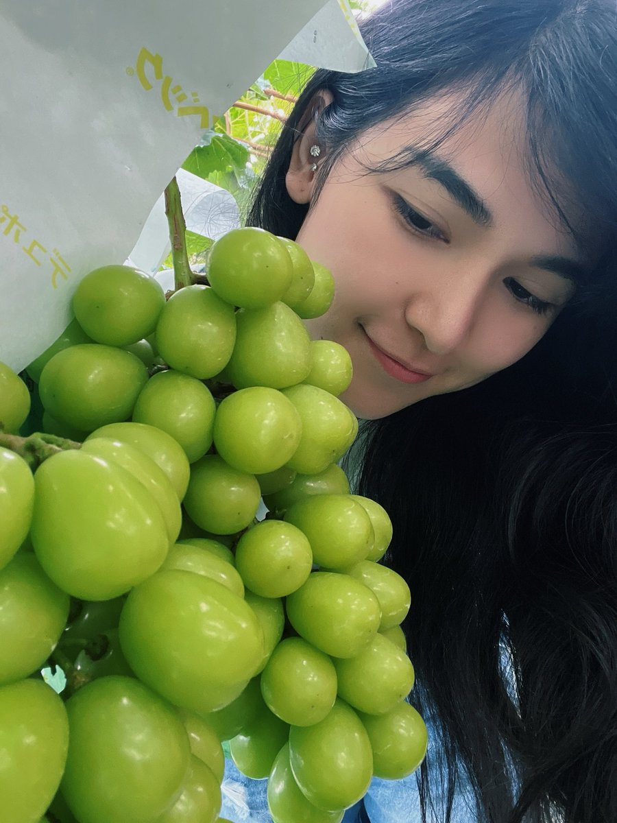 mk___melon's tweet photo. #シャインマスカット めっちゃデッカい💚
一緒に食べませんカーww https://t.co/BhHEUKgqTF