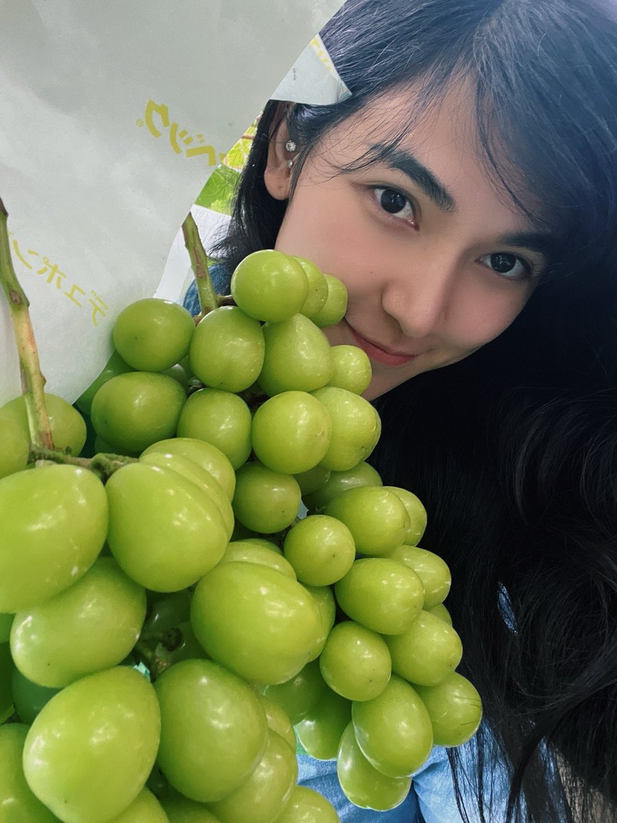 mk___melon's tweet photo. #シャインマスカット めっちゃデッカい💚
一緒に食べませんカーww https://t.co/BhHEUKgqTF