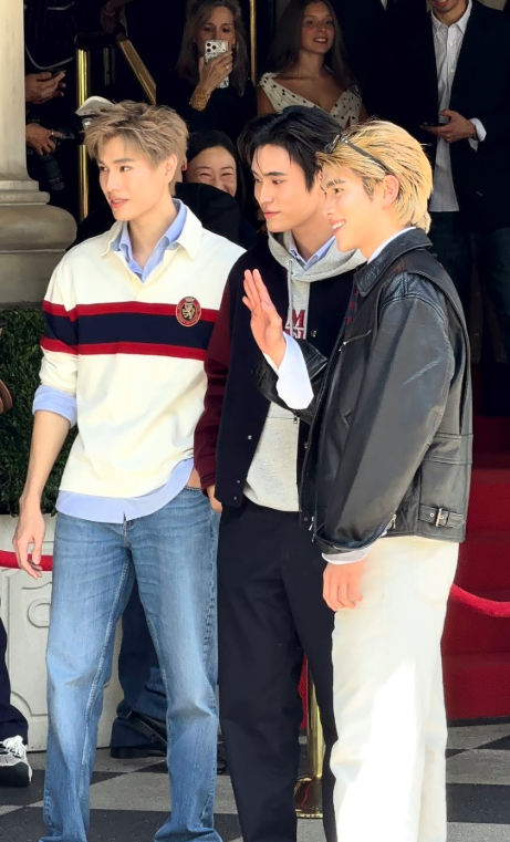 AboutMusicYT's tweet photo. Phuwin, Gemini and Fourth look stylish at the Tommy Hilfiger Show in New York Fashion Week today. https://t.co/GfNdbFM50y