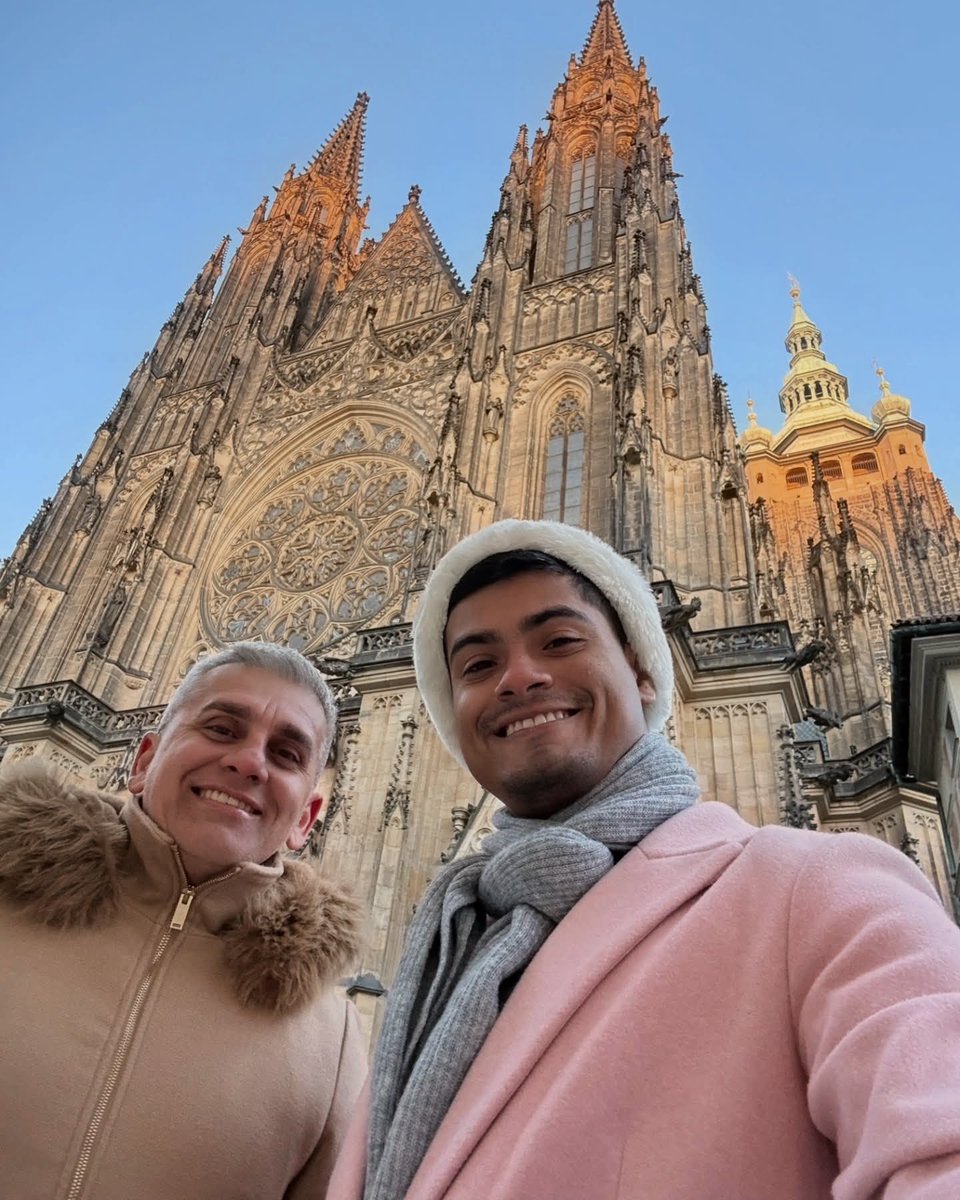 ChristianMaltez's tweet photo. Uhuuuuuu, semana que vem faremos mais uma AmericanTrip, iremos pro CANADÁ e ESTADOS UNIDOS...então nosso último #ᴛʙᴛ é para relembrarmos nossa 24ª viagem internacional que foi para PRAGA, na REPÚBLICA TCHECA, uma das cidades mais lindas, encantadoras e incríveis da Europa! https://t.co/NJuYWQgbEQ