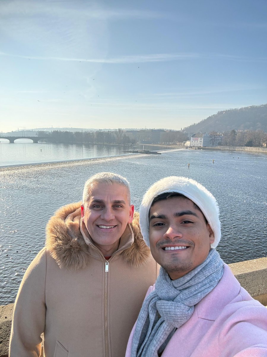 ChristianMaltez's tweet photo. Uhuuuuuu, semana que vem faremos mais uma AmericanTrip, iremos pro CANADÁ e ESTADOS UNIDOS...então nosso último #ᴛʙᴛ é para relembrarmos nossa 24ª viagem internacional que foi para PRAGA, na REPÚBLICA TCHECA, uma das cidades mais lindas, encantadoras e incríveis da Europa! https://t.co/NJuYWQgbEQ