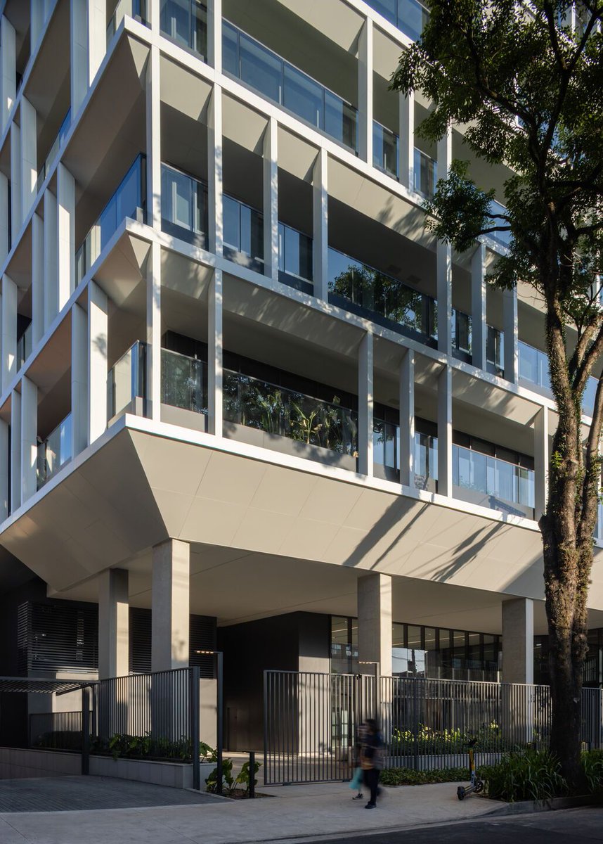 Archello's tweet photo. Königsberger Vannucchi Arquitetos Associados designed Dynamic Pinheiros around prefabrication, material efficiency and long-term adaptability. 
https://t.co/joxwBXq0PZ 

#PrefabricatedConstruction #CircularArchitecture #AdaptiveDesign https://t.co/e4zEmuA2Qt