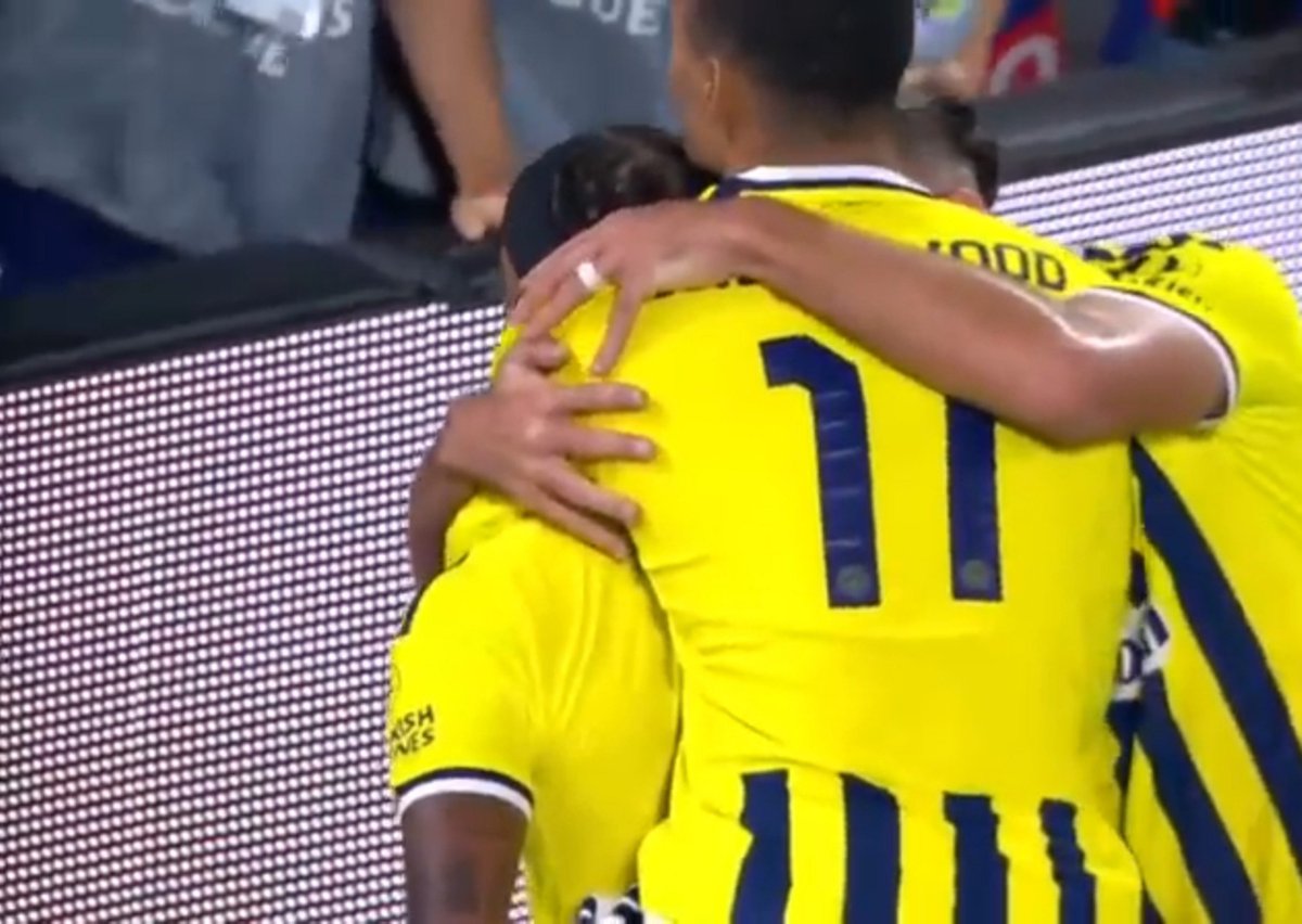 Bennedetto8U's tweet photo. @Jvlianvss8Ab @Los8deAmericA_ @Universe8u @ChampionsLeague @Fenerbahce @OfficialASRoma @sukrusaracogl9 #Los8deAmericA 🇨🇫1-1🇧🇹Penso che il #FenerbahçeRoma stia attaccando e Brown abbia eseguito molto bene per la parità. È stata una partita difficile ma la Roma l'ha gestita molto bene e penso che la vinceremo minute 60'  @Jvlianvss8Ab #ForzaRoma 💛❤️ #Fenerbahçe #AsRoma #UCL https://t.co/4JobaAsuOp