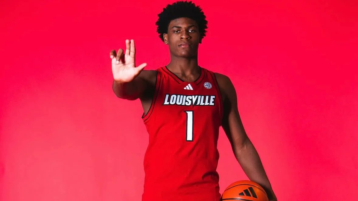 247Louisville's tweet photo. Louisville is checking in on its lone commit in the 2027 class this week. 

Sources tell @247Louisville that UofL assistant coach Mike Cassidy is expected to be in for Fairdale (KY) forward Ferlandes Wright on Friday. 

https://t.co/wxnXzRh4YR https://t.co/KjMCsa4bVi