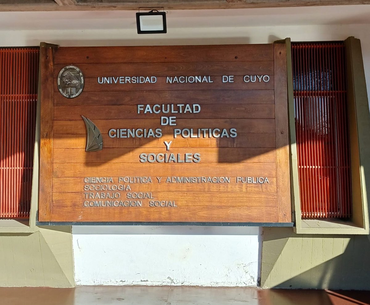 ISENArg's tweet photo. Durante 7 jornadas, se tomaron exámenes de:
-      Derecho Internacional Público
-Derecho Constitucional
-Historia Política y Económica Argentina
-Economía y Comercio Internacional
-Historia de las Relaciones Políticas y Económicas Internacionales

(Sigue) https://t.co/ITfyYEoqLZ