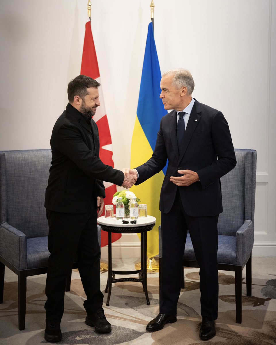 MarkJCarney's tweet photo. Canada stands with Ukraine, now and always. 
 
Now, we’re forging a new partnership. To equip the Canadian Armed Forces with new drone capabilities. To create good jobs. And to arm Ukraine with the equipment they need to secure a just and lasting peace.
 
Learn more: https://t.co/CvOOzyZ0Za