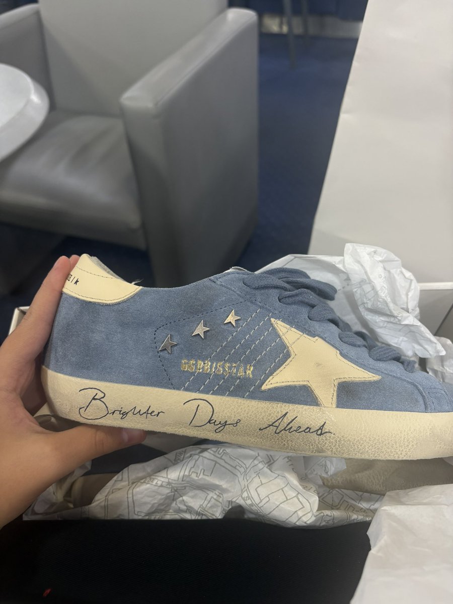 pastlifetamara's tweet photo. new shoes https://t.co/yzCJ9aacwA