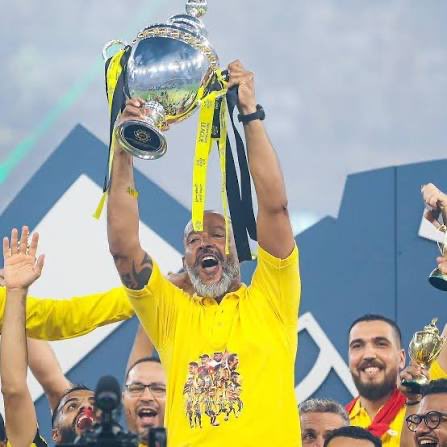 Thamer_alharby9's tweet photo. يحارب كل مدرب ناجح يحقق بطولات للاتحاد ..

تخيل ان مثل هذه الأشكال تستشرف على جمهور الاتحاد في طريقة الدعم والمساندة .

حونكنوك 👣 https://t.co/nh8kOwciJa