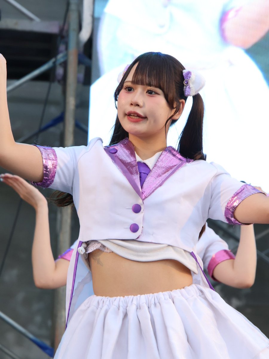 hasshii_98's tweet photo. 2026.08.08 たかす熱夏まつり
フルーティーステージ 星奈まお①
#FRUITY #フルーティー #星奈まお #ブルーベリー担当 https://t.co/AU0KKIRmGy