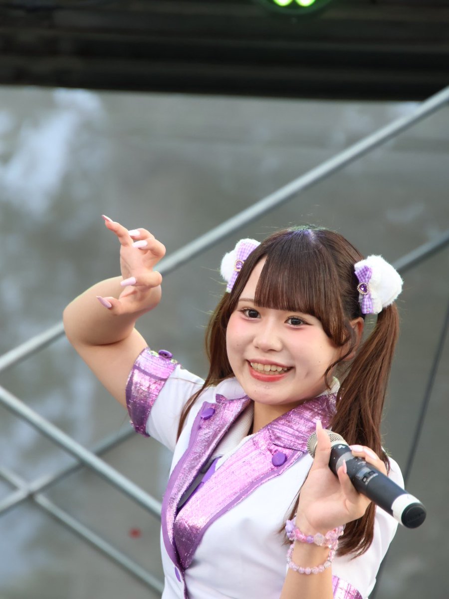 hasshii_98's tweet photo. 2026.08.08 たかす熱夏まつり
フルーティーステージ 星奈まお②
#FRUITY #フルーティー #星奈まお #ブルーベリー担当 https://t.co/6Og6MEcbiA