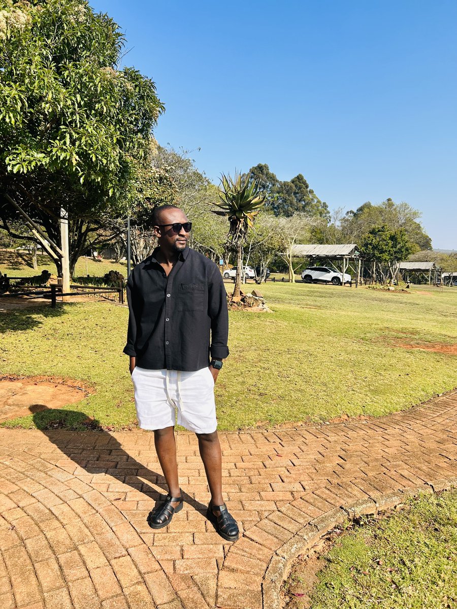 mogoreemmanuel's tweet photo. Put some shades on 🖤 https://t.co/7pQdVoJ8oG