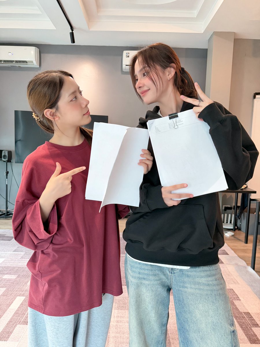 Resonanceth's tweet photo. Workshop Day เริ่มแล้ว พร้อมแล้ว เจอเลย 
🫣💕 ✨

#ResonanceTheSeries 
#friendtf #palmpr 
#friendpalm #VelCurveStudio https://t.co/tS0yqThckH