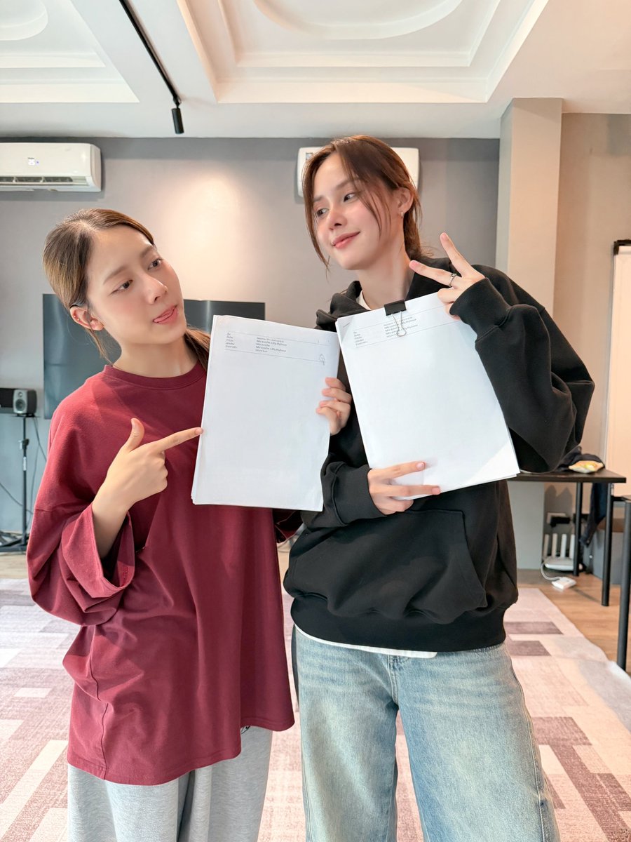 Resonanceth's tweet photo. Workshop Day เริ่มแล้ว พร้อมแล้ว เจอเลย 
🫣💕 ✨

#ResonanceTheSeries 
#friendtf #palmpr 
#friendpalm #VelCurveStudio https://t.co/tS0yqThckH