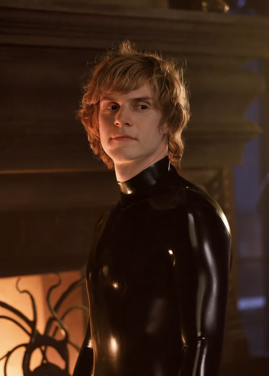 AHSVIP's tweet photo. Evan Peters como James Patrick March y Tate Langdon en “American Horror Story: 13”! #AHS13 https://t.co/Py5Ek5TE5V