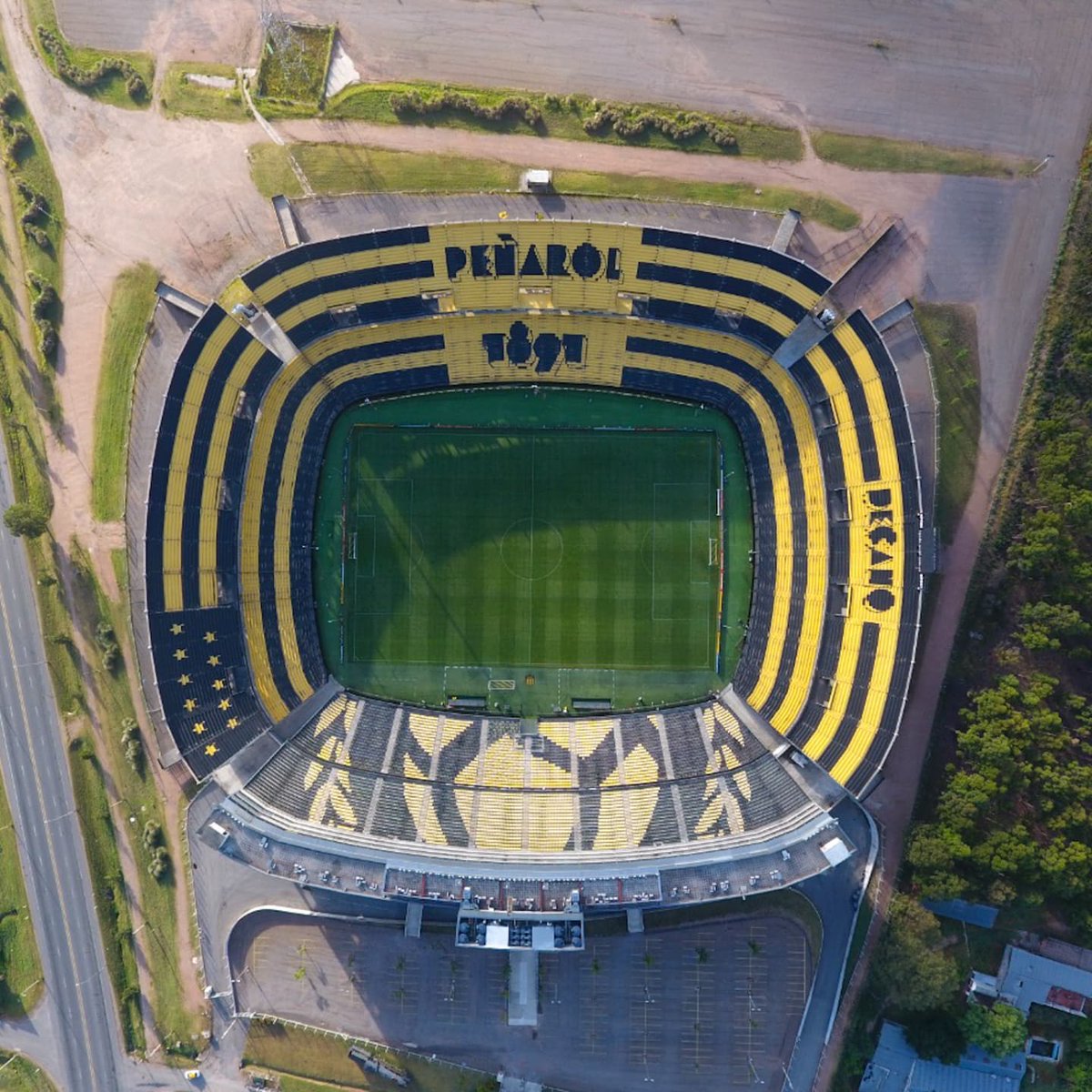 padreydecanocom's tweet photo. Entre 2025 y 2026, Peñarol habrá jugado 14 partidos sin sus hinchas por sanciones de la AUF y la CONMEBOL y disposiciones del Ministerio del Interior, sin contar los clásicos como visitante.

2025:
Boston River, San Antonio Bulo Bulo, Olimpia, Vélez, Progreso, Nacional y Cerro.

2026:
Cerro, Danubio, Albion, Cerro, Boston River, Progreso y Wanderers.