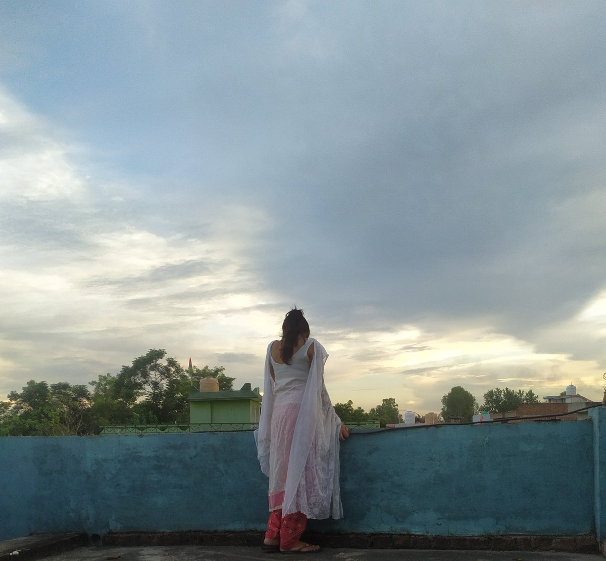 Itsme_himanii's tweet photo. Good Evening 🌆 https://t.co/SGEXiQfm7e