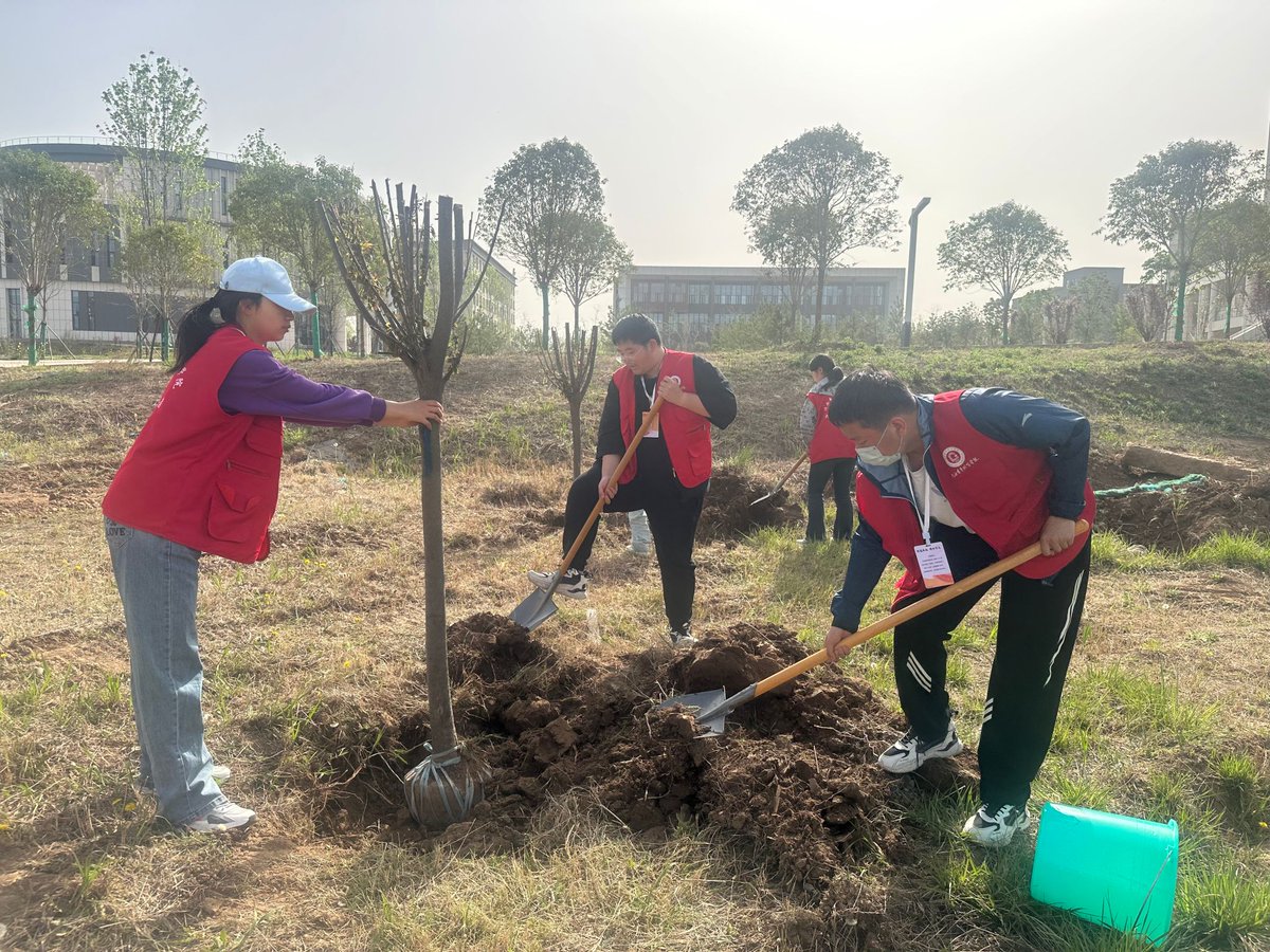 indranisharma25's tweet photo. Exciting update! Our Environmental Club is holding a campus tree-planting activity this Saturday morning. Join us to green our campus and make a real impact—sign up via the club link in bio now! https://t.co/tcgrqLNl7D