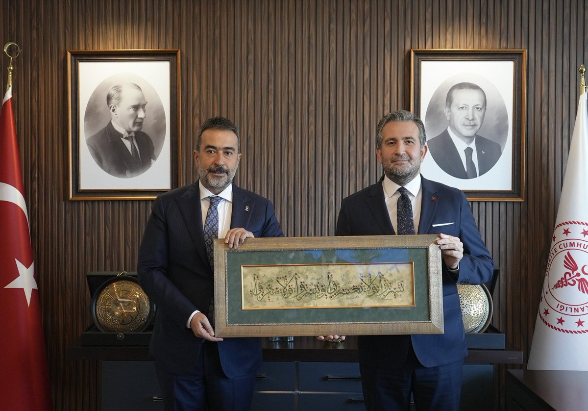 AkpartiAnkara's tweet photo. İl Başkanımız Sn. @hakanhanozcan, Sağlık Bakanlığı Sağlığın Geliştirilmesi Genel Müdürü Sn. Kenan Volkan Demirel’i ziyaret etti. https://t.co/8mi3HXhYs7