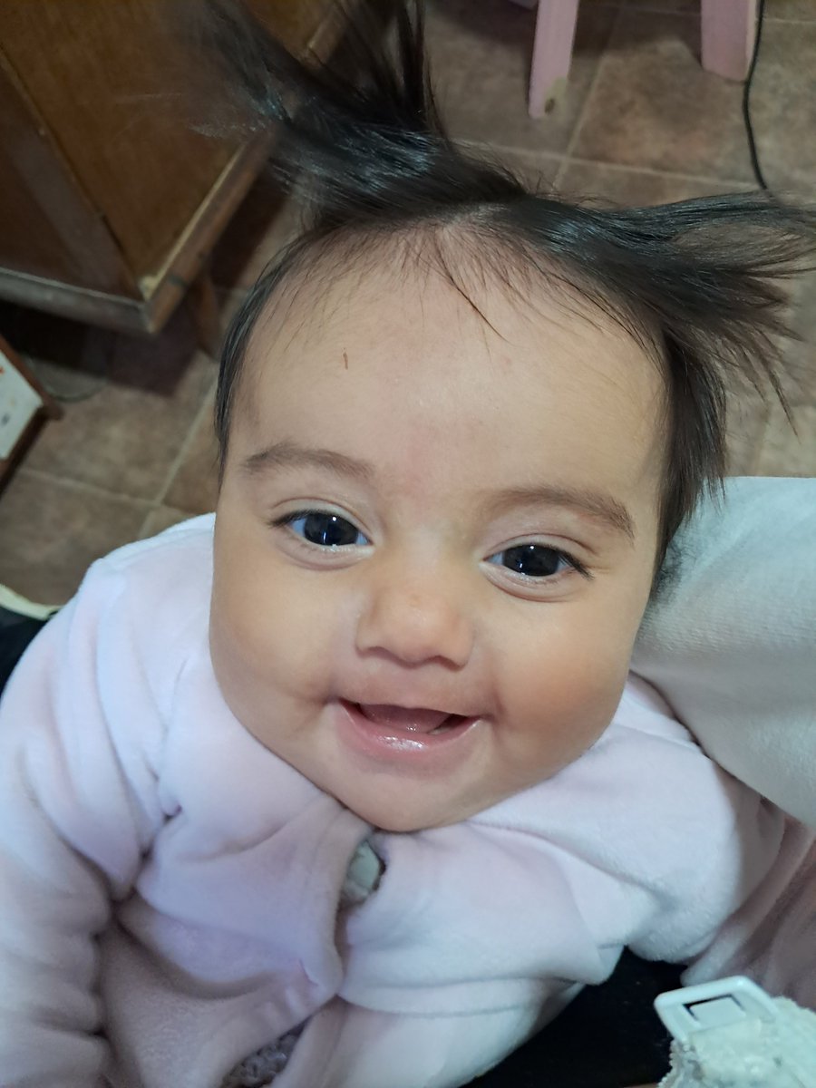 Ana98455364's tweet photo. #nadiedicenada 
Emilia despeinada https://t.co/huPdItQ62R