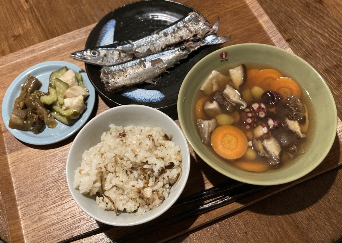 Nq5Qf's tweet photo. THE秋な献立でした。
今秋初の秋刀魚と初挑戦の土瓶蒸し風で豪華になりました💪 https://t.co/UXyZ8piAUn