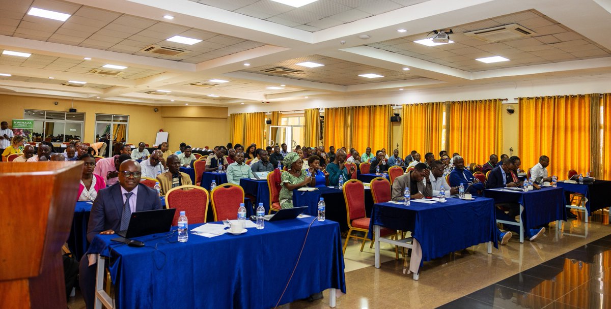 RwandAgriExport's tweet photo. Today, #NAEB and partners through KWIHAZA Project brought cooperatives, SMEs and buyers together in Kigali for a Business-to-Business meeting to strengthen market linkages.

The platform connects producers of avocados, passion fruits, onions and tomatoes directly with potential buyers; helping reduce market barriers, facilitate faster transactions and create stronger commercial relationships.