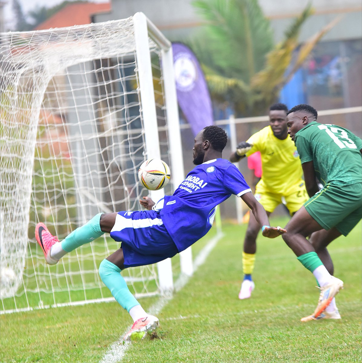 VBugerere's tweet photo. #UPL | #Matchday3 

HT' 

@UgPoliceFC 0-0 @UpdfFootball 

#VoBUpdates | #LivefromKiraRoadStadium 

@UPL @Jackshots24 https://t.co/Msuk6bw1pm