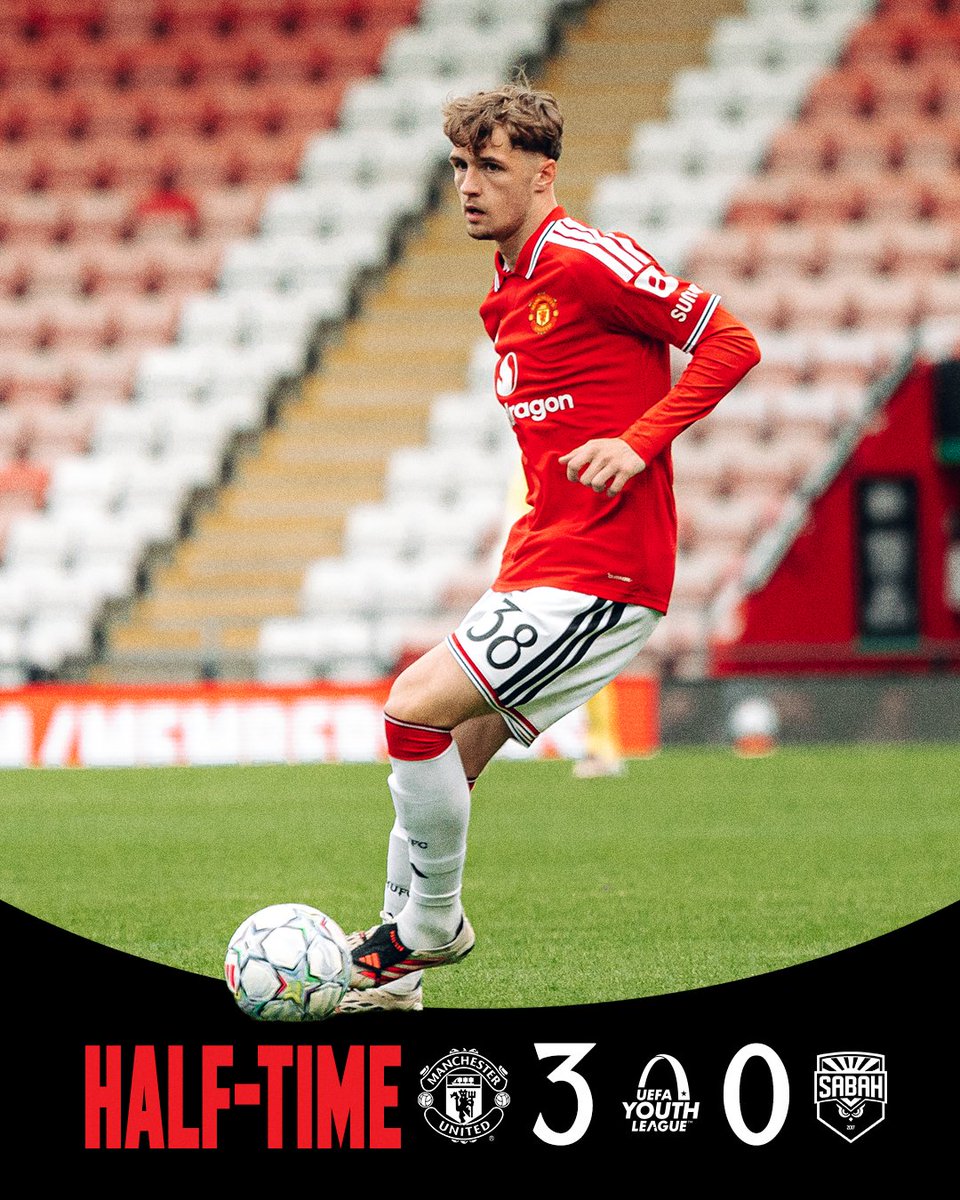 ManUtd's tweet photo. A strong first half from United 💪

Keep it up, Reds! 👏