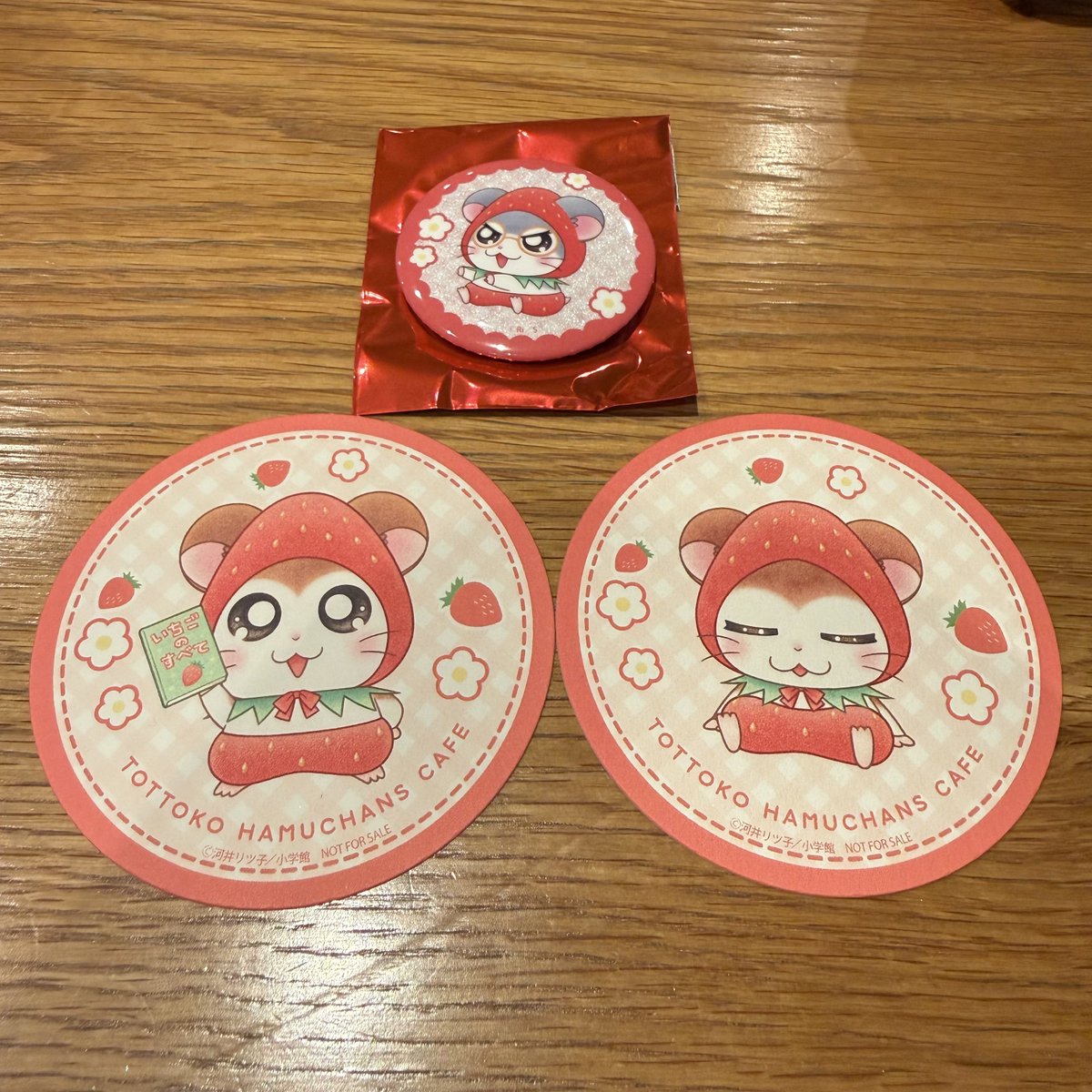 k2__ty's tweet photo. とっとこハム太郎 とっとこハムちゃんずCAFE 
特典 コースター　グッズ 缶バッチ　交換

譲：ねてるくん、のっぽくん、めがねくん

求：まいどくん

都内手渡し交換希望です、郵送交換も検討します。条件合う方お気軽にお声がけください。 https://t.co/2484WclNT9