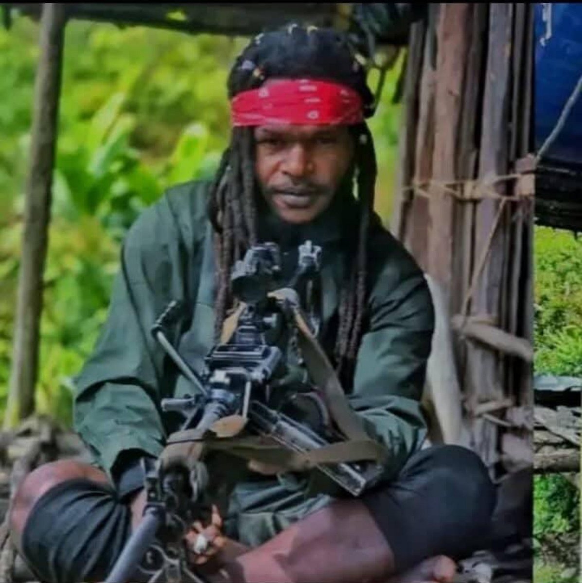 Blackburger_28's tweet photo. Egianus kogoya kalo tertangkap hidup hidup kayaknya kurang kalo cuman dimasukin kedalam tong 

@BBCIndonesia pernah mewawancarai dia secara eksklusif loh guys https://t.co/UejMiWNEwf