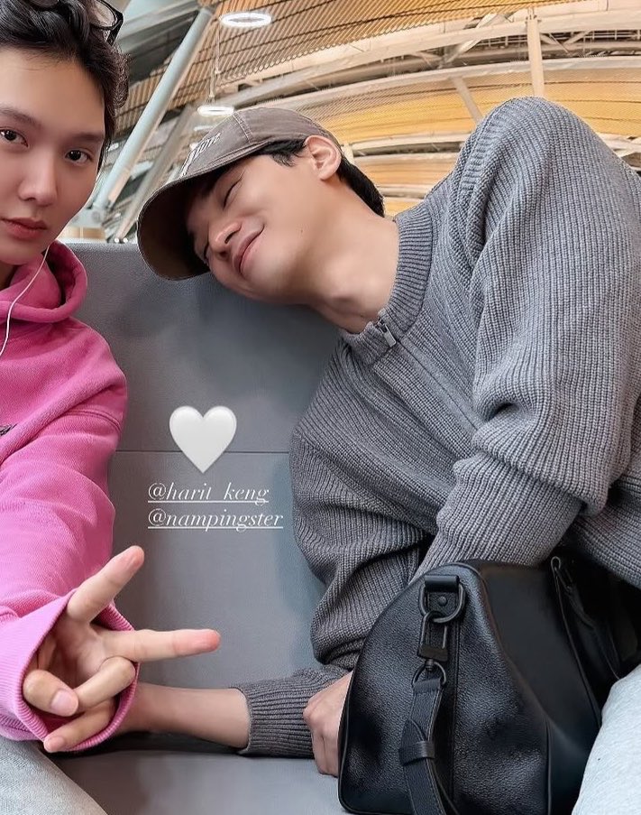 flowerknows614's tweet photo. ฮีเหมือนคนเติมแมวเกินขนาด ฟินไรขนาดนั้นอะอ้วน 55555 https://t.co/92ZPDD2Ukk