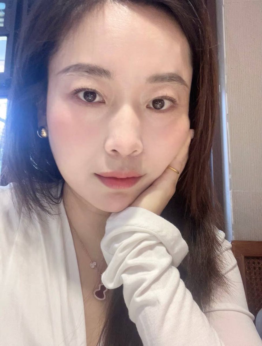 msd47n3's tweet photo. 这里真的可以约吗？中年打工人报道，未婚剩女只谈爱不谈情 https://t.co/0BA8tQbYdv