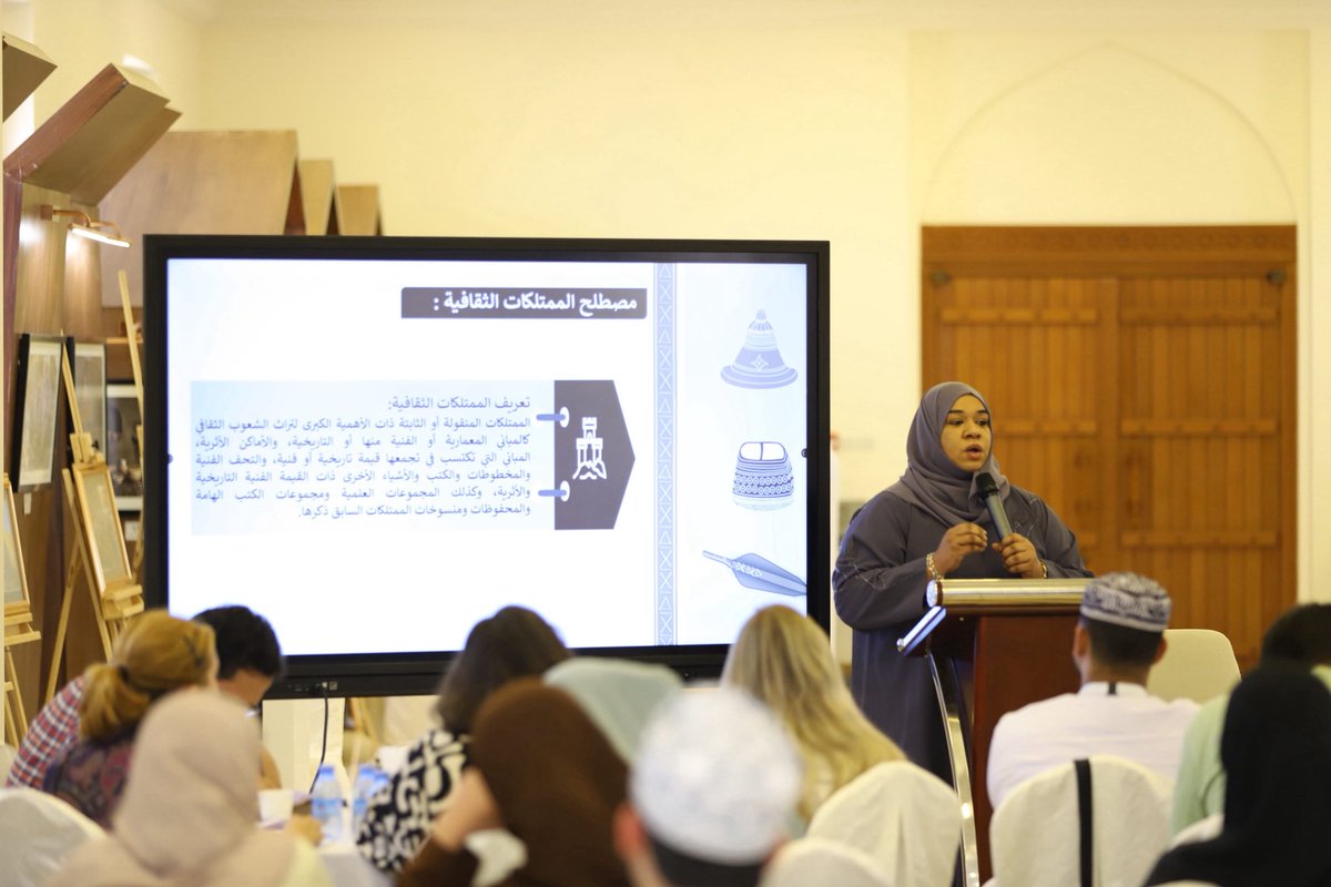 Bahlacharity1's tweet photo. الإبداع في تقديم التراث لا يعني تغيير هويته.
نبتكر من التراث، ونقدمه بلغة اليوم، مع احترام أصالة الموقع ومكوناته والمحافظة على روحه وخصائصه؛ لتكون *الهوية البصرية جسرًا بين الموروث والحاضر.*
#الممتلك_الثقافي_بقلعة_بهلاء
#UNESCO #World_Heritage_Volunteers
#Bahla_Charity https://t.co/FQe2mk97ft
