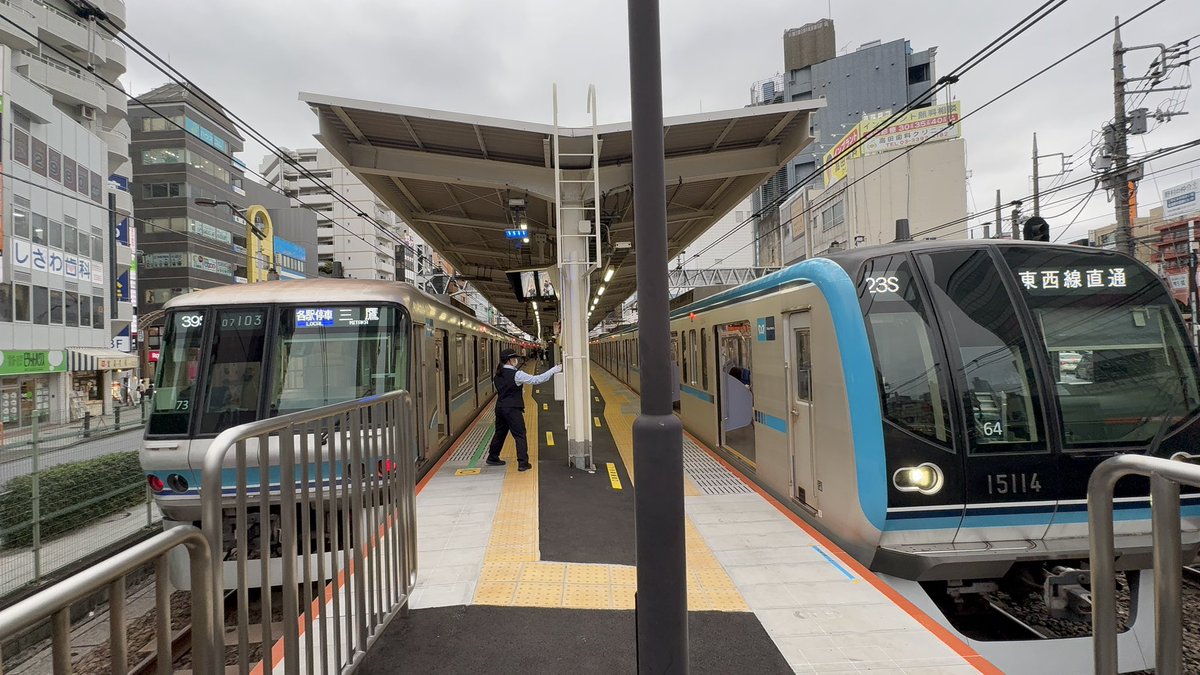 tototi1y's tweet photo. JR線内なのにメトロ車しかいない() https://t.co/2QDnt3ciKL