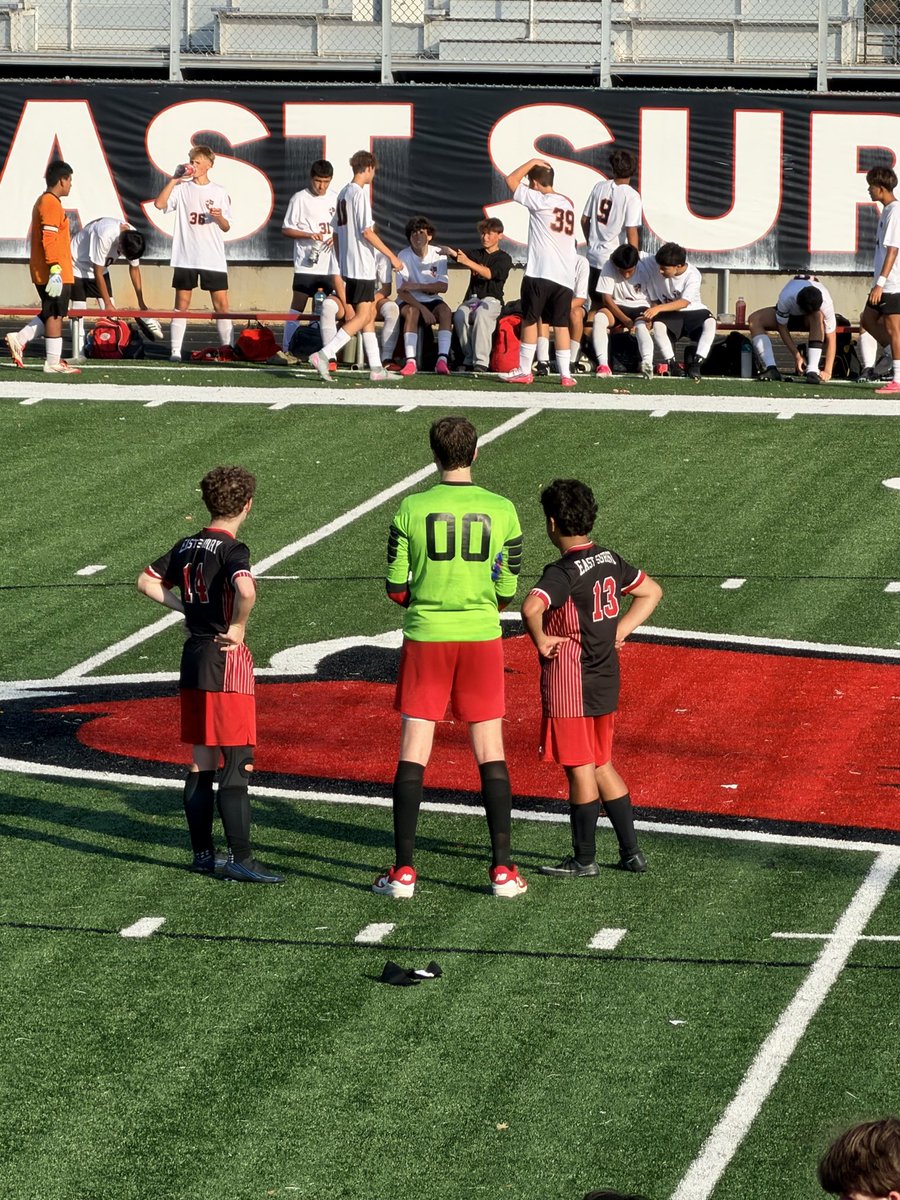 BrianCave2028's tweet photo. First career soccer game in the books. Had the opportunity to support my school by playing goalie. Had 11 saves with a save % of .833. Had an absolute blast! https://t.co/DlPwB9iNIG